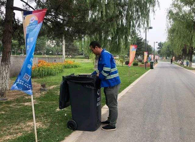 上海街道戶外垃圾桶市容環境專項督查